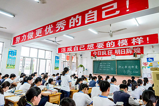 个旧高考录入复读怎么办,中学生高考复读可以报什么学校